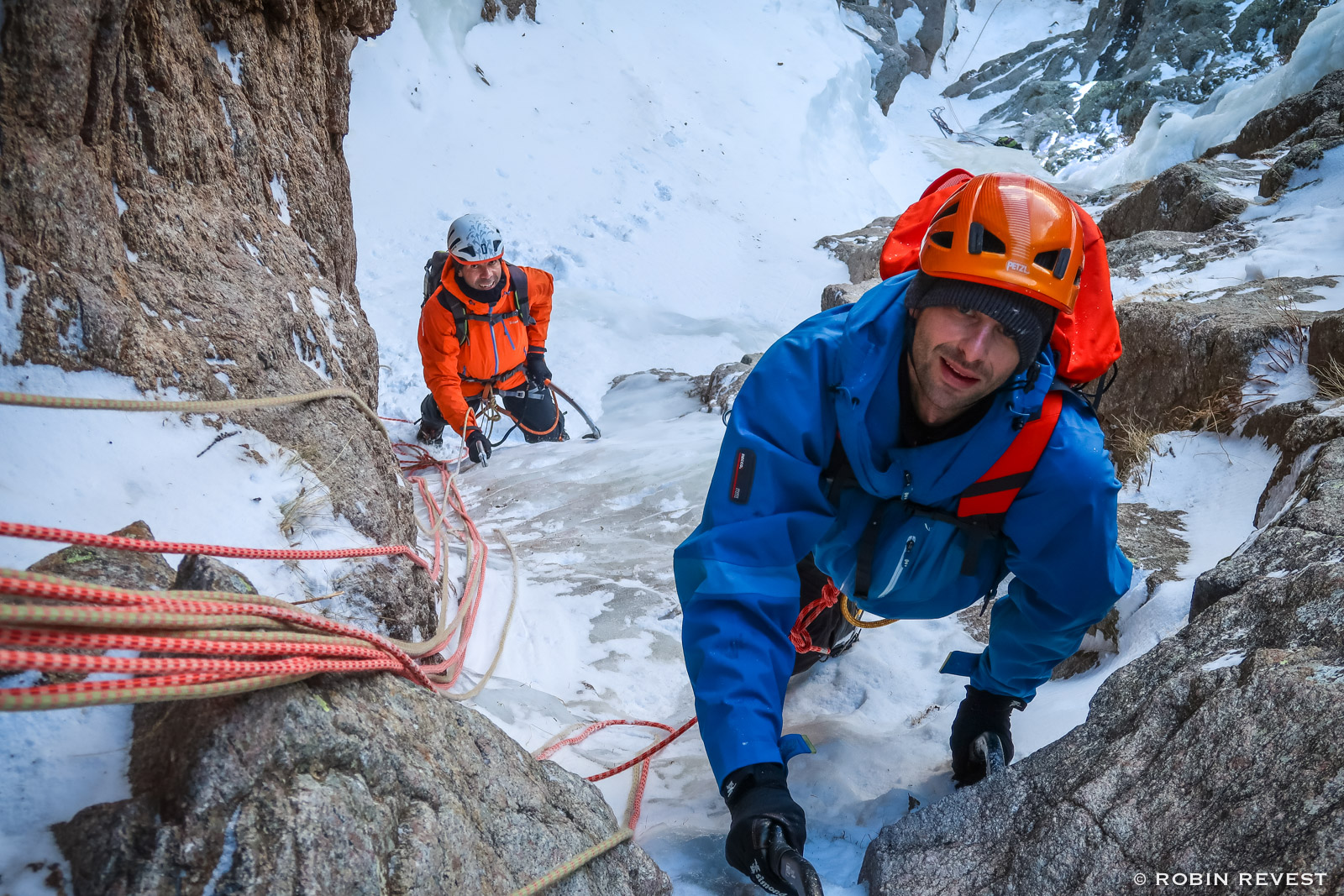 Alpiniste en goulotte alpinisme Hautes Alpes