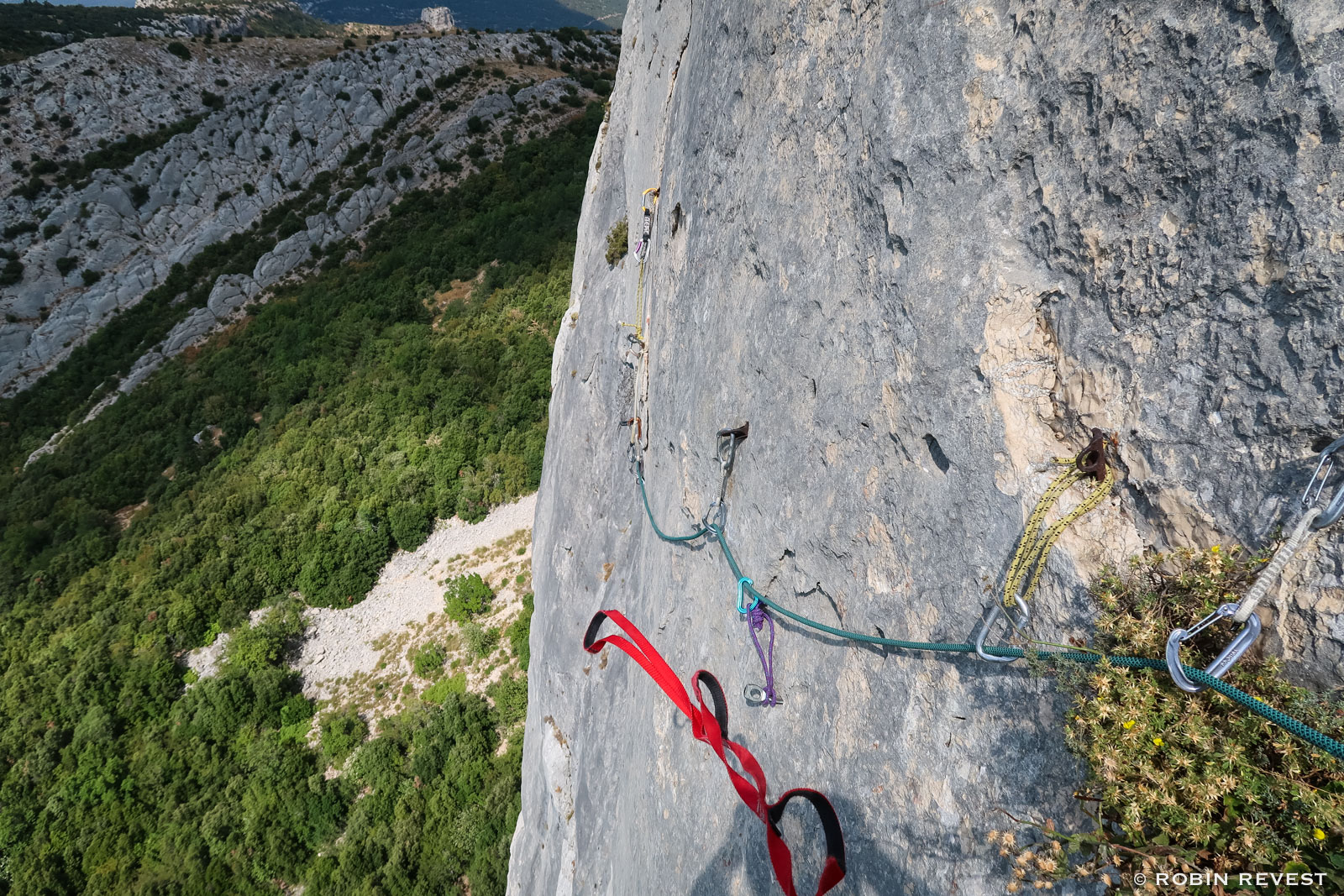 Traverse en artif dans la voie de la Romaine  la sainte Baume