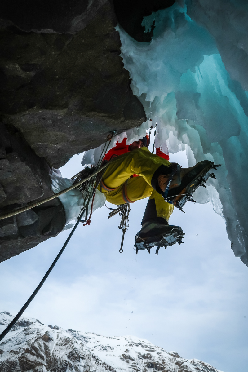 Antoine Avenas sur une cascade de glace Freissinires 2