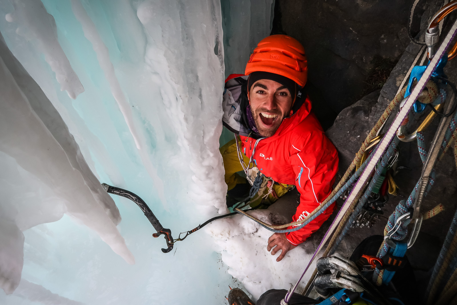 Antoine Avenas sur une cascade de glace Freissinires 3